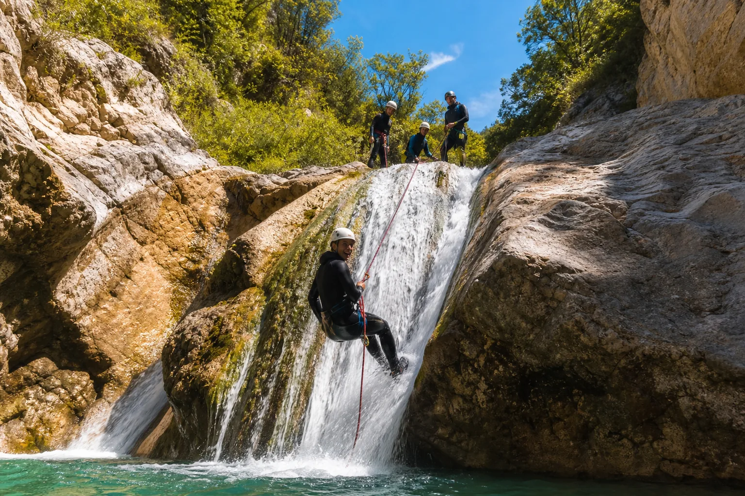 Canyoning Intermédiaire à Gréolières : Frissons d'Été !