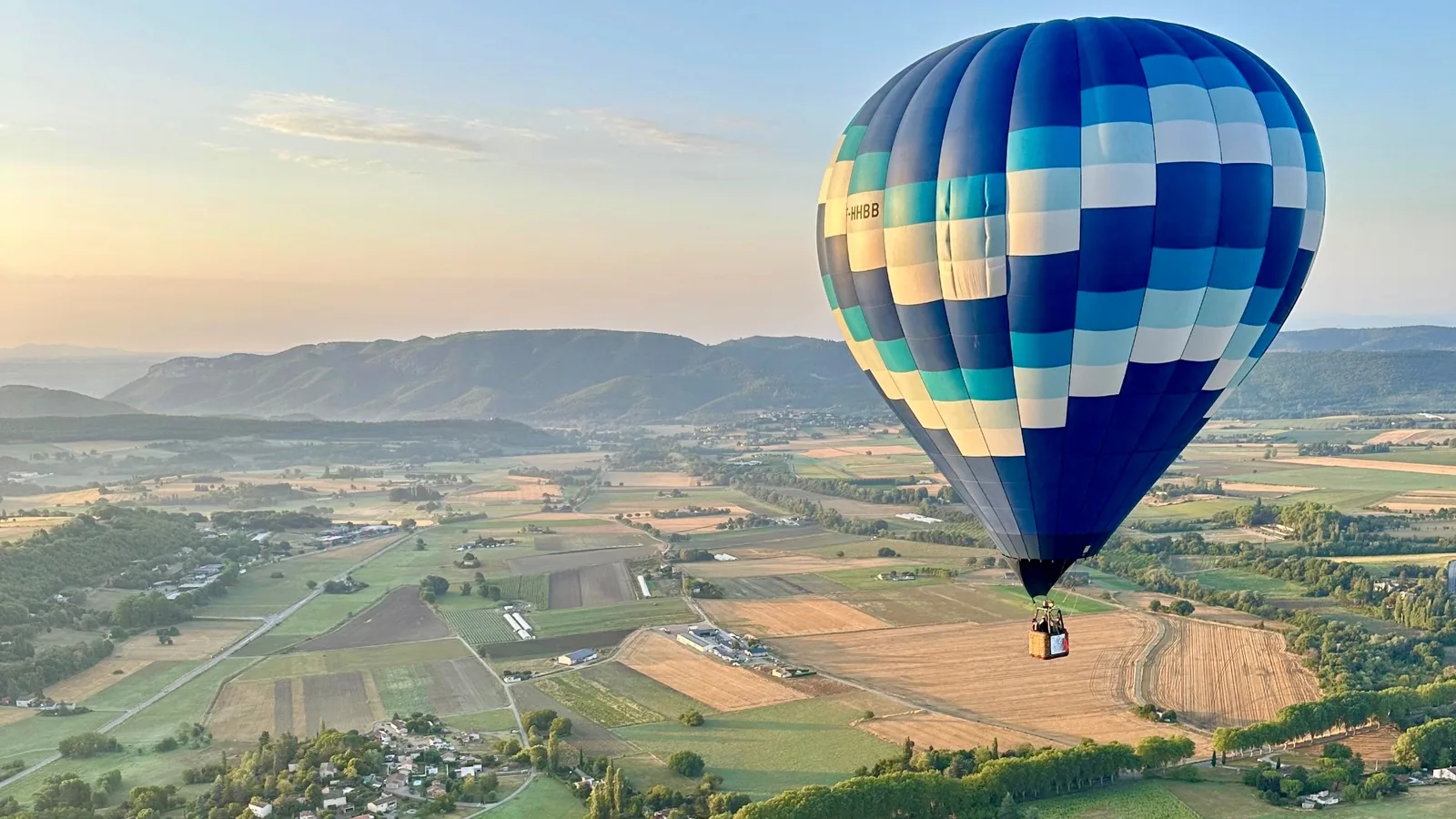 Vol Classique en Montgolfière - 🪂 Aérien en Alpes-de-Haute-Provence | Activevibe